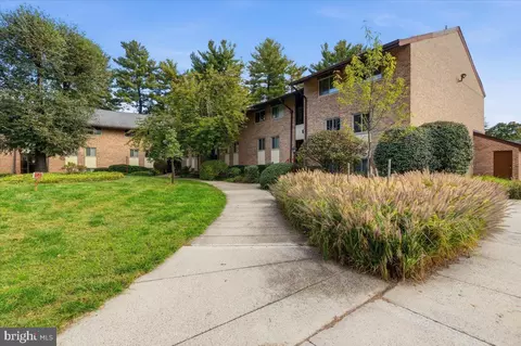 18816 Walkers Choice Rd #18816, Montgomery Village, MD 20886