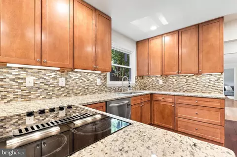 Kitchen - 2203 Aventurine Way, Silver Spring, MD 20904 photo 4 of 6