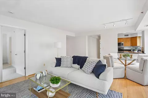 7500 Woodmont Ave #S915, Bethesda, MD 20814