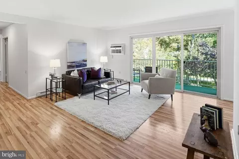 Living - 3312 Chiswick Ct #62-2B, Silver Spring, MD 20906 photo 1 of 5