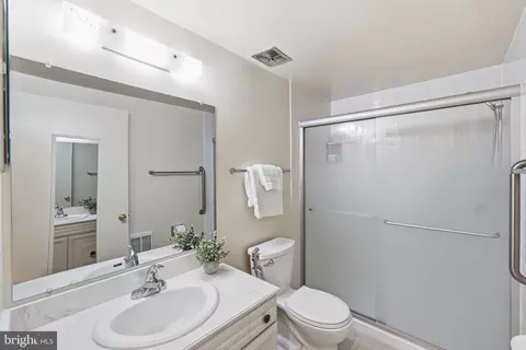 Bath - 3312 Chiswick Ct #62-2B, Silver Spring, MD 20906 photo 1 of 1