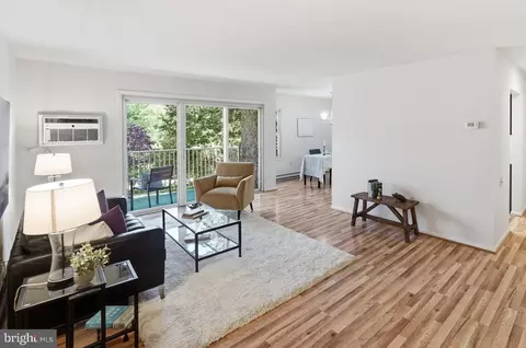 Living - 3312 Chiswick Ct #62-2B, Silver Spring, MD 20906 photo 2 of 5