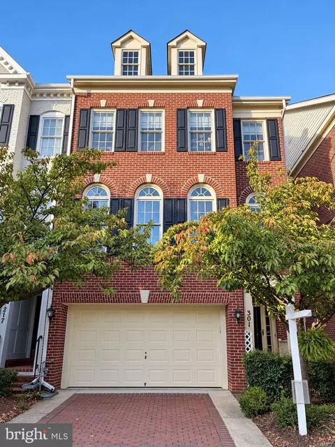 301 Oak Knoll Ter, Rockville, MD 20850