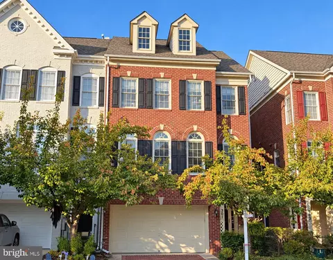 301 Oak Knoll Ter, Rockville, MD 20850