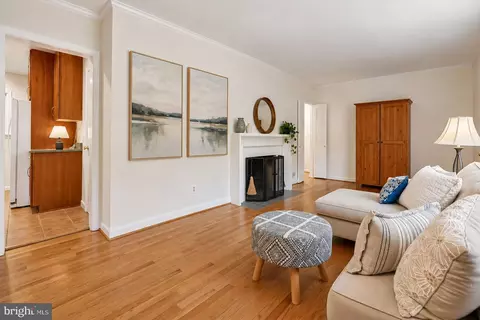 Living - 10525 Kinloch Rd, Silver Spring, MD 20903 photo 2 of 4