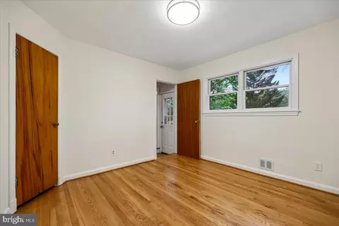 Bedroom - 10525 Kinloch Rd, Silver Spring, MD 20903 photo 4 of 6