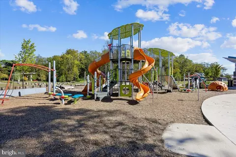 Exterior - 10525 Kinloch Rd, Silver Spring, MD 20903 photo 14 of 19