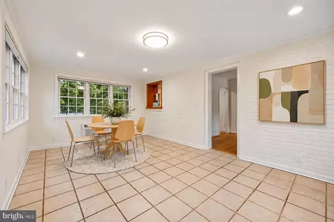 Dining - 10525 Kinloch Rd, Silver Spring, MD 20903 photo 2 of 4
