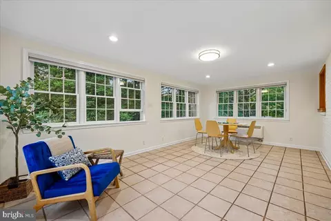 Dining - 10525 Kinloch Rd, Silver Spring, MD 20903 photo 3 of 4