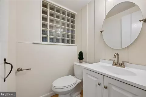 Bath - 10525 Kinloch Rd, Silver Spring, MD 20903 photo 5 of 5