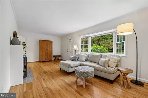 Living - 10525 Kinloch Rd, Silver Spring, MD 20903 photo 4 of 4