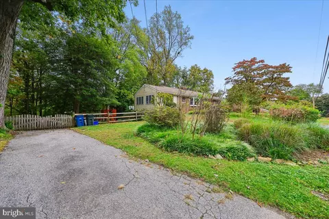 Exterior - 10525 Kinloch Rd, Silver Spring, MD 20903 photo 12 of 19