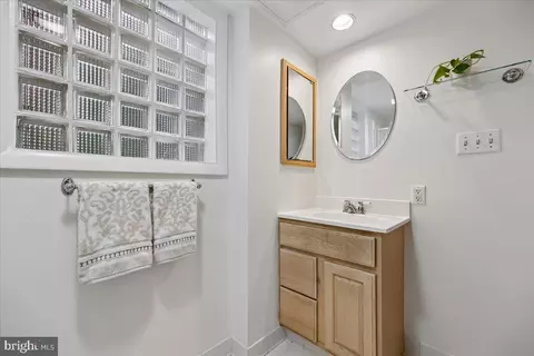 Bath - 10525 Kinloch Rd, Silver Spring, MD 20903 photo 3 of 5
