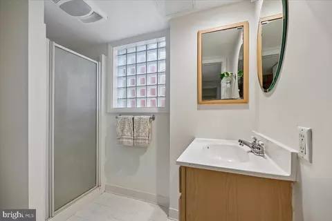 Bath - 10525 Kinloch Rd, Silver Spring, MD 20903 photo 4 of 5