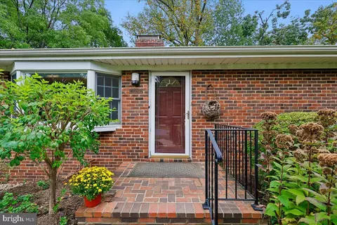 Exterior - 10525 Kinloch Rd, Silver Spring, MD 20903 photo 2 of 19