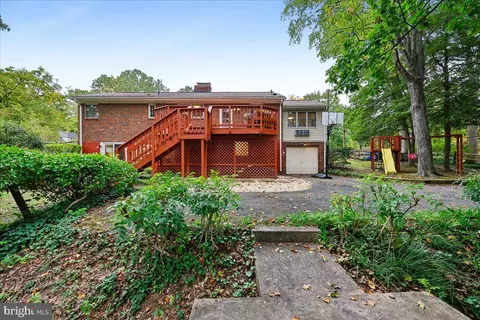 Exterior - 10525 Kinloch Rd, Silver Spring, MD 20903 photo 11 of 19