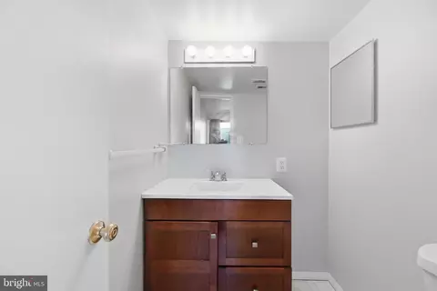 Bath - 9909 Blundon Dr #4-301, Silver Spring, MD 20902 photo 1 of 2