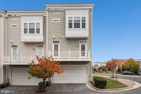 Exterior - 11718 Leesborough Cir, Silver Spring, MD 20902 photo 3 of 4