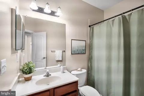 Bath - 11718 Leesborough Cir, Silver Spring, MD 20902 photo 3 of 4