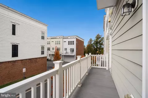 Exterior - 11718 Leesborough Cir, Silver Spring, MD 20902 photo 2 of 4