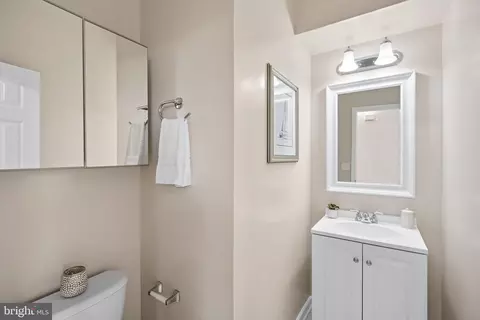 Bath - 11718 Leesborough Cir, Silver Spring, MD 20902 photo 1 of 4