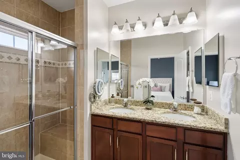 Bath - 11718 Leesborough Cir, Silver Spring, MD 20902 photo 2 of 4