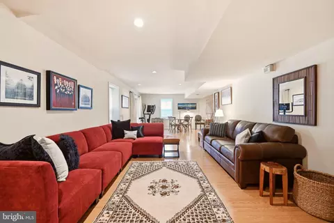 Living - 13420 Rippling Brook Dr, Silver Spring, MD 20906 photo 3 of 3
