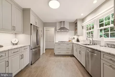 Kitchen - 13420 Rippling Brook Dr, Silver Spring, MD 20906 photo 2 of 3