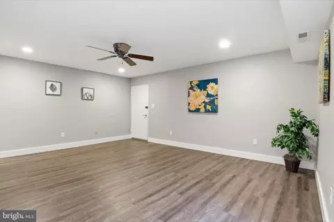 Living - 8618 Manchester Rd #4, Silver Spring, MD 20901 photo 4 of 5