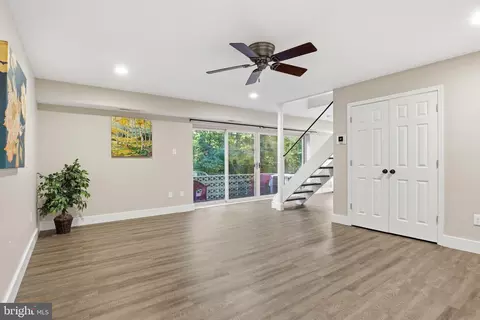 Living - 8618 Manchester Rd #4, Silver Spring, MD 20901 photo 2 of 5