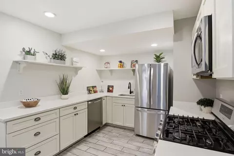 Kitchen - 8618 Manchester Rd #4, Silver Spring, MD 20901 photo 2 of 3