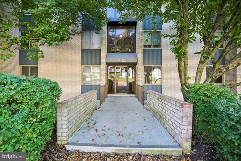14427 Parkvale Rd #8, Rockville, MD 20853
