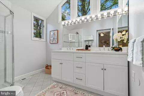 Bath - 1216 Dale Dr, Silver Spring, MD 20910 photo 1 of 4