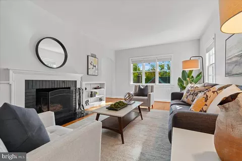 Living - 1216 Dale Dr, Silver Spring, MD 20910 photo 2 of 7
