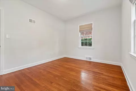 Bedroom - 1216 Dale Dr, Silver Spring, MD 20910 photo 5 of 8