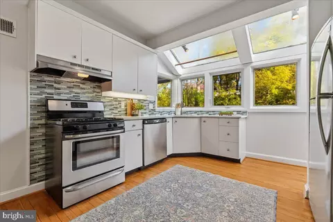 Kitchen - 1216 Dale Dr, Silver Spring, MD 20910 photo 2 of 4