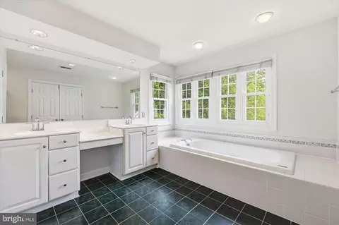 Bath - 4509 Random Ridge Cir, Olney, MD 20832 photo 2 of 7