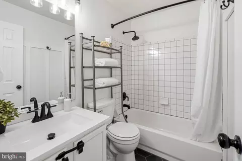 Bath - 1803 Locust Grove Rd, Silver Spring, MD 20910 photo 2 of 2