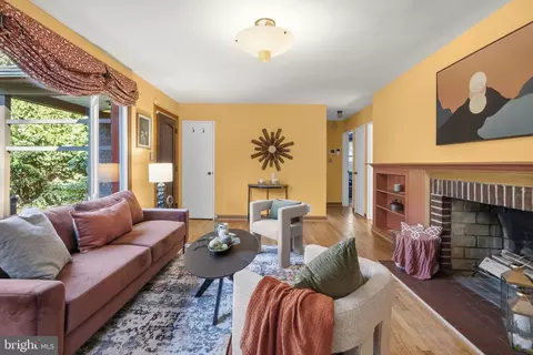 Living - 8313 Piney Branch Rd, Silver Spring, MD 20910 photo 2 of 5