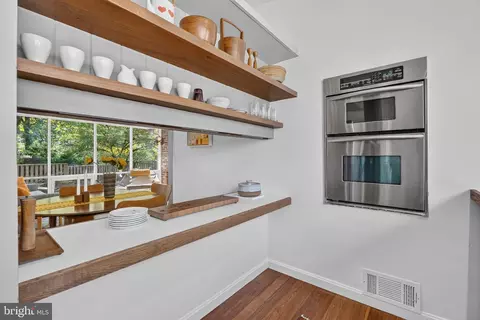 Kitchen - 11618 College View Dr, Silver Spring, MD 20902 photo 4 of 5