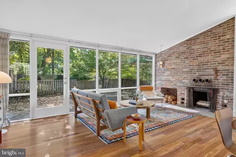 Living - 11618 College View Dr, Silver Spring, MD 20902 photo 2 of 3