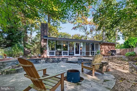Exterior - 11618 College View Dr, Silver Spring, MD 20902 photo 4 of 6