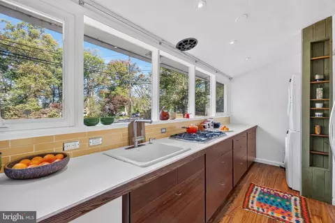 Kitchen - 11618 College View Dr, Silver Spring, MD 20902 photo 3 of 5