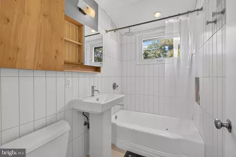 Bath - 11618 College View Dr, Silver Spring, MD 20902 photo 1 of 2