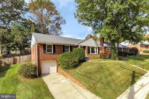 Exterior - 9702 Dameron Dr, Silver Spring, MD 20910 photo 2 of 5