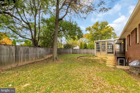 Exterior - 9702 Dameron Dr, Silver Spring, MD 20910 photo 5 of 5