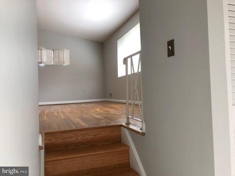 1015 Loxford Ter, Silver Spring, MD 20901 photo 3