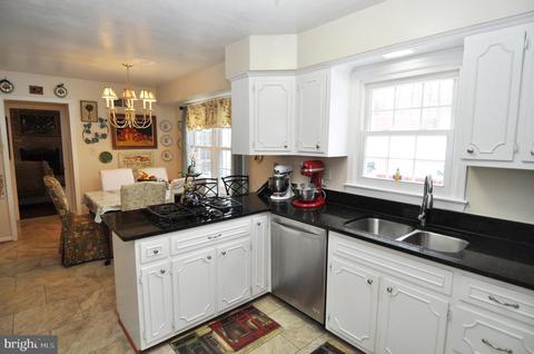 13508 Creekside Dr, Silver Spring, MD 20904 photo 8