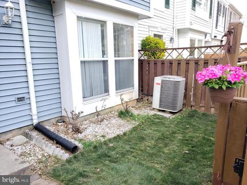 424 Legato Ter, Silver Spring, MD 20901 photo 2