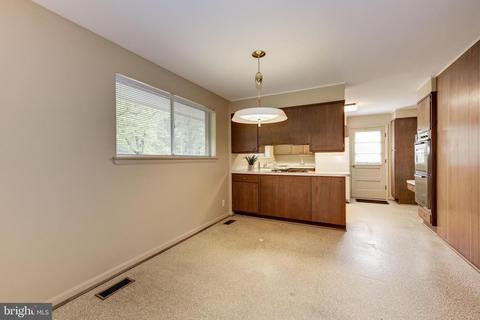 10416 Burnt Ember Dr, Silver Spring, MD 20903 photo 8